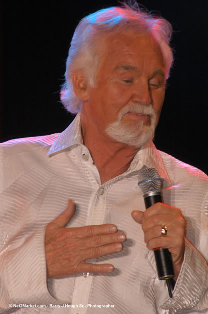 Kenny Rogers @ The Aqueduct on Rose Hall - Friday, January 26, 2007 - 10th Anniversary - Air Jamaica Jazz & Blues Festival 2007 - The Art of Music - Tuesday, January 23 - Saturday, January 27, 2007, The Aqueduct on Rose Hall, Montego Bay, Jamaica - Negril Travel Guide, Negril Jamaica WI - http://www.negriltravelguide.com - info@negriltravelguide.com...!