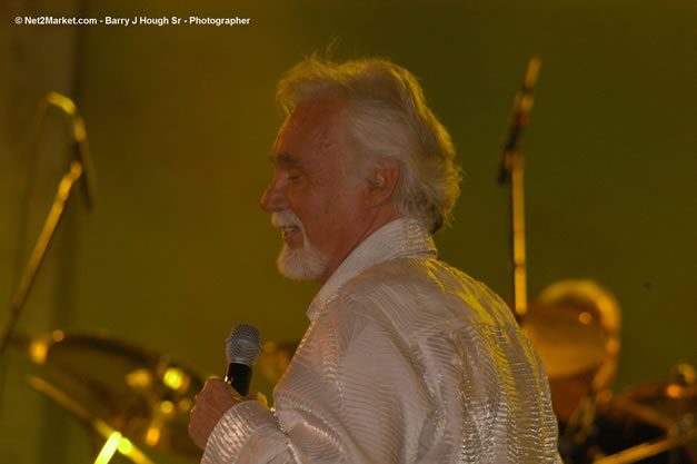 Kenny Rogers @ The Aqueduct on Rose Hall - Friday, January 26, 2007 - 10th Anniversary - Air Jamaica Jazz & Blues Festival 2007 - The Art of Music - Tuesday, January 23 - Saturday, January 27, 2007, The Aqueduct on Rose Hall, Montego Bay, Jamaica - Negril Travel Guide, Negril Jamaica WI - http://www.negriltravelguide.com - info@negriltravelguide.com...!