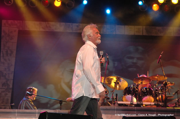 Kenny Rogers @ The Aqueduct on Rose Hall - Friday, January 26, 2007 - 10th Anniversary - Air Jamaica Jazz & Blues Festival 2007 - The Art of Music - Tuesday, January 23 - Saturday, January 27, 2007, The Aqueduct on Rose Hall, Montego Bay, Jamaica - Negril Travel Guide, Negril Jamaica WI - http://www.negriltravelguide.com - info@negriltravelguide.com...!