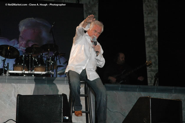 Kenny Rogers @ The Aqueduct on Rose Hall - Friday, January 26, 2007 - 10th Anniversary - Air Jamaica Jazz & Blues Festival 2007 - The Art of Music - Tuesday, January 23 - Saturday, January 27, 2007, The Aqueduct on Rose Hall, Montego Bay, Jamaica - Negril Travel Guide, Negril Jamaica WI - http://www.negriltravelguide.com - info@negriltravelguide.com...!