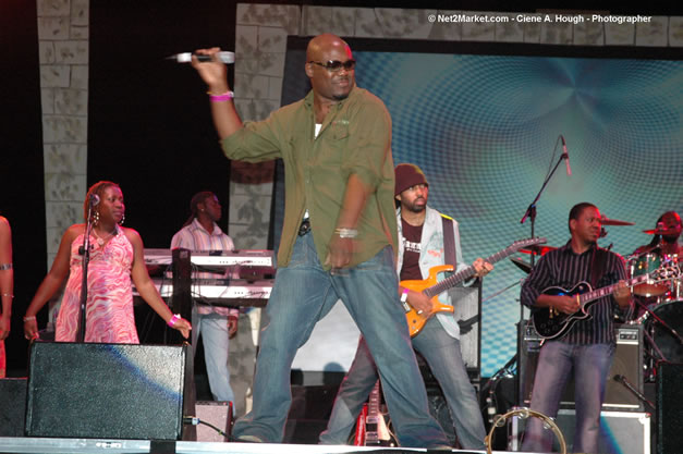 Shaggy @ The Aqueduct on Rose Hall - Friday, January 26, 2007 - 10th Anniversary - Air Jamaica Jazz & Blues Festival 2007 - The Art of Music - Tuesday, January 23 - Saturday, January 27, 2007, The Aqueduct on Rose Hall, Montego Bay, Jamaica - Negril Travel Guide, Negril Jamaica WI - http://www.negriltravelguide.com - info@negriltravelguide.com...!