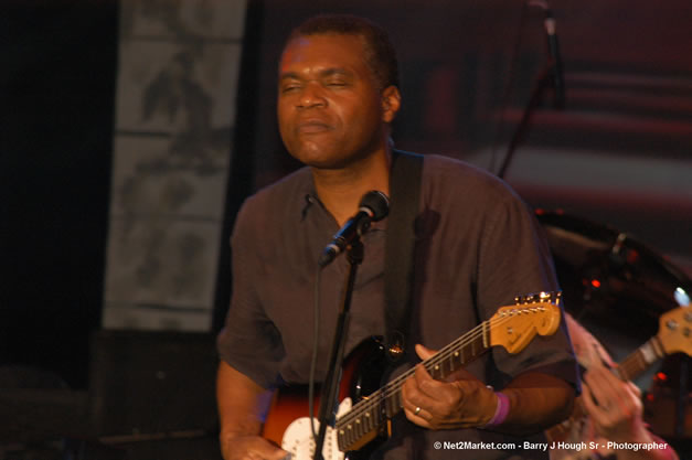 The Robert Cray Band @ The Aqueduct on Rose Hall - Friday, January 26, 2007 - 10th Anniversary - Air Jamaica Jazz & Blues Festival 2007 - The Art of Music - Tuesday, January 23 - Saturday, January 27, 2007, The Aqueduct on Rose Hall, Montego Bay, Jamaica - Negril Travel Guide, Negril Jamaica WI - http://www.negriltravelguide.com - info@negriltravelguide.com...!