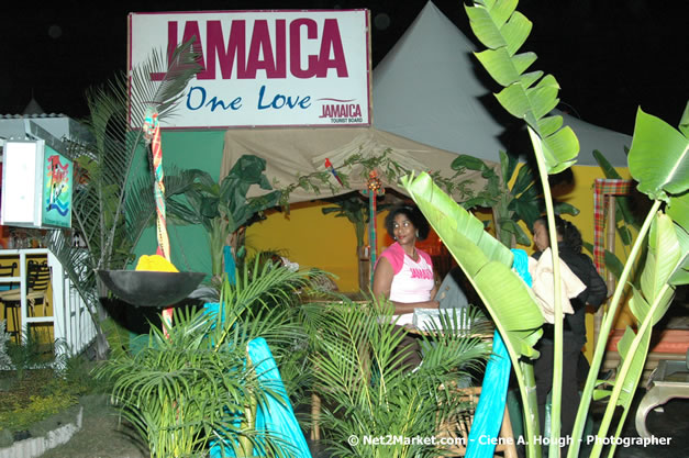 Venue & Audience - Air Jamaica Jazz & Blues Festival 2007 - The Art of Music -  Thursday, January 25th - 10th Anniversary - Air Jamaica Jazz & Blues Festival 2007 - The Art of Music - Tuesday, January 23 - Saturday, January 27, 2007, The Aqueduct on Rose Hall, Montego Bay, Jamaica - Negril Travel Guide, Negril Jamaica WI - http://www.negriltravelguide.com - info@negriltravelguide.com...!