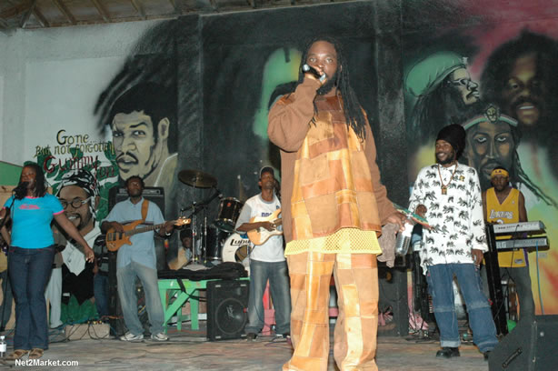 Reggae Superstar - Bush Man @ Bourbon Beach with Boddy Dread & Singing Honour - Presented by Our Music Promotions - Omar & Ama-Donna - Saturday, May 14, 2005 - Negril Travel Guide, Negril Jamaica WI - http://www.negriltravelguide.com - info@negriltravelguide.com...!