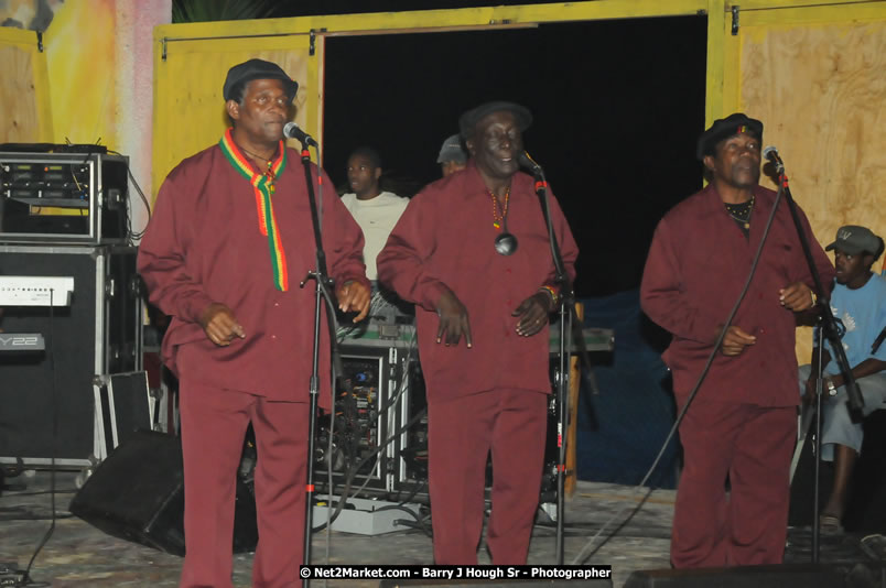 Bunny Wailer & King Yellowman at Bourbon Beach - Monday, February 25, 2008 - Bourbin Beach Restaurant, Bar, Oceanfront Accommodatioins, Live Reggae Music & Disco, Norman Manley Boulevard, Negril, Westmoreland, Jamaica W.I. - Photographs by Net2Market.com - Barry J. Hough Sr, Photographer - Negril Travel Guide, Negril Jamaica WI - http://www.negriltravelguide.com - info@negriltravelguide.com...!