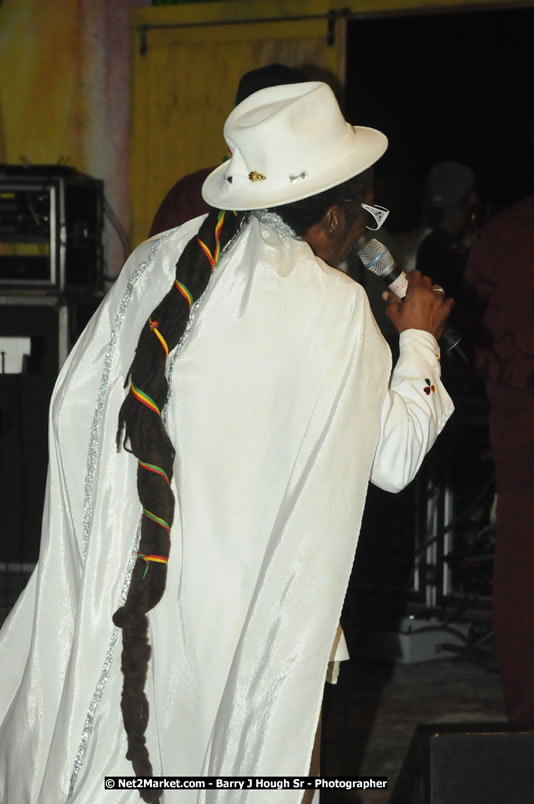 Bunny Wailer & King Yellowman at Bourbon Beach - Monday, February 25, 2008 - Bourbin Beach Restaurant, Bar, Oceanfront Accommodatioins, Live Reggae Music & Disco, Norman Manley Boulevard, Negril, Westmoreland, Jamaica W.I. - Photographs by Net2Market.com - Barry J. Hough Sr, Photographer - Negril Travel Guide, Negril Jamaica WI - http://www.negriltravelguide.com - info@negriltravelguide.com...!