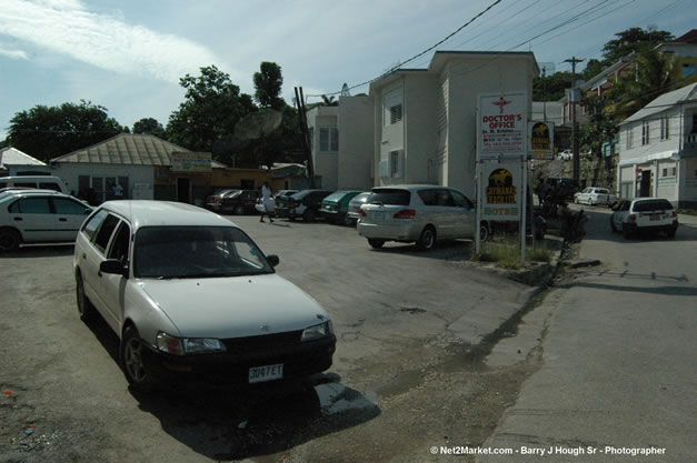 A Walk Around Lucea One Way - Caribbean Medical Mission, Wednesday, October 18, 2006 - Negril Travel Guide, Negril Jamaica WI - http://www.negriltravelguide.com - info@negriltravelguide.com...!