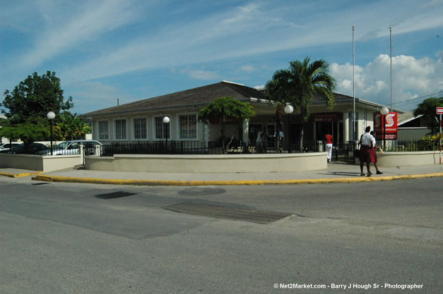 A Walk Around Lucea One Way - Caribbean Medical Mission, Wednesday, October 18, 2006 - Negril Travel Guide, Negril Jamaica WI - http://www.negriltravelguide.com - info@negriltravelguide.com...!