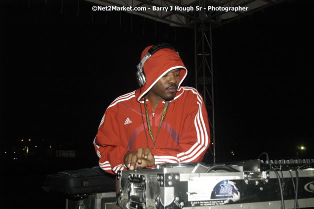 45 Cure's - Cure Fest 2007 - Selector Spin-Off: Sound System Selectors vs. Radio DJ's - Hosted by MC Nuffy, Pier 1, Montego Bay, Jamaica - Saturday, October 13, 2007 - Cure Fest 2007 October 12th-14th, 2007 Presented by Danger Promotions, Iyah Cure Promotions, and Brass Gate Promotions - Alison Young, Publicist - Photographs by Net2Market.com - Barry J. Hough Sr, Photographer - Negril Travel Guide, Negril Jamaica WI - http://www.negriltravelguide.com - info@negriltravelguide.com...!