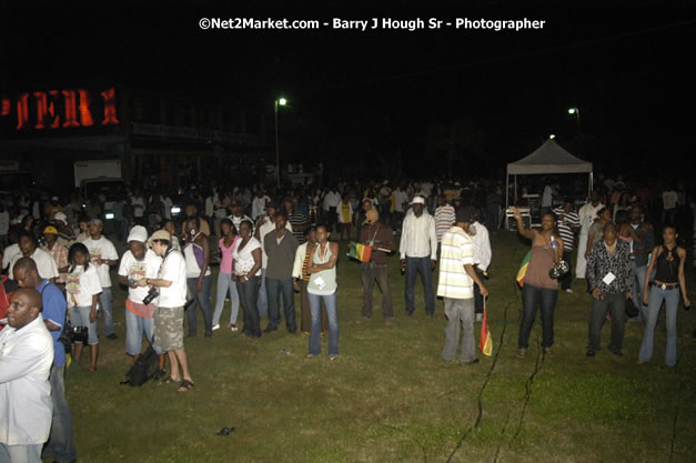 45 Cure's - Cure Fest 2007 - Selector Spin-Off: Sound System Selectors vs. Radio DJ's - Hosted by MC Nuffy, Pier 1, Montego Bay, Jamaica - Saturday, October 13, 2007 - Cure Fest 2007 October 12th-14th, 2007 Presented by Danger Promotions, Iyah Cure Promotions, and Brass Gate Promotions - Alison Young, Publicist - Photographs by Net2Market.com - Barry J. Hough Sr, Photographer - Negril Travel Guide, Negril Jamaica WI - http://www.negriltravelguide.com - info@negriltravelguide.com...!