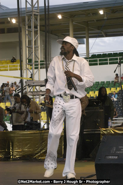 Beenie Man - Cure Fest 2007 - Longing For Concert at Trelawny Multi Purpose Stadium, Trelawny, Jamaica - Sunday, October 14, 2007 - Cure Fest 2007 October 12th-14th, 2007 Presented by Danger Promotions, Iyah Cure Promotions, and Brass Gate Promotions - Alison Young, Publicist - Photographs by Net2Market.com - Barry J. Hough Sr, Photographer - Negril Travel Guide, Negril Jamaica WI - http://www.negriltravelguide.com - info@negriltravelguide.com...!