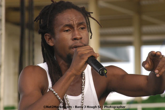 Jah Cure - Cure Fest 2007 - Longing For Concert at Trelawny Multi Purpose Stadium, Trelawny, Jamaica - Sunday, October 14, 2007 - Cure Fest 2007 October 12th-14th, 2007 Presented by Danger Promotions, Iyah Cure Promotions, and Brass Gate Promotions - Alison Young, Publicist - Photographs by Net2Market.com - Barry J. Hough Sr, Photographer - Negril Travel Guide, Negril Jamaica WI - http://www.negriltravelguide.com - info@negriltravelguide.com...!