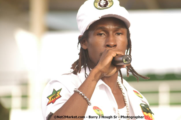 Jah Cure - Cure Fest 2007 - Longing For Concert at Trelawny Multi Purpose Stadium, Trelawny, Jamaica - Sunday, October 14, 2007 - Cure Fest 2007 October 12th-14th, 2007 Presented by Danger Promotions, Iyah Cure Promotions, and Brass Gate Promotions - Alison Young, Publicist - Photographs by Net2Market.com - Barry J. Hough Sr, Photographer - Negril Travel Guide, Negril Jamaica WI - http://www.negriltravelguide.com - info@negriltravelguide.com...!