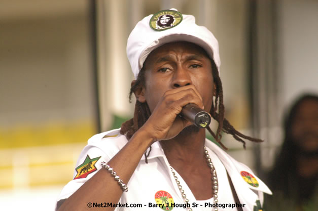 Jah Cure - Cure Fest 2007 - Longing For Concert at Trelawny Multi Purpose Stadium, Trelawny, Jamaica - Sunday, October 14, 2007 - Cure Fest 2007 October 12th-14th, 2007 Presented by Danger Promotions, Iyah Cure Promotions, and Brass Gate Promotions - Alison Young, Publicist - Photographs by Net2Market.com - Barry J. Hough Sr, Photographer - Negril Travel Guide, Negril Jamaica WI - http://www.negriltravelguide.com - info@negriltravelguide.com...!