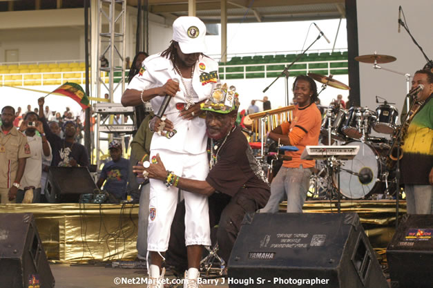 Jah Cure - Cure Fest 2007 - Longing For Concert at Trelawny Multi Purpose Stadium, Trelawny, Jamaica - Sunday, October 14, 2007 - Cure Fest 2007 October 12th-14th, 2007 Presented by Danger Promotions, Iyah Cure Promotions, and Brass Gate Promotions - Alison Young, Publicist - Photographs by Net2Market.com - Barry J. Hough Sr, Photographer - Negril Travel Guide, Negril Jamaica WI - http://www.negriltravelguide.com - info@negriltravelguide.com...!