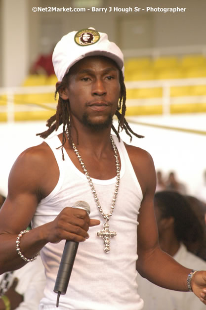 Jah Cure - Cure Fest 2007 - Longing For Concert at Trelawny Multi Purpose Stadium, Trelawny, Jamaica - Sunday, October 14, 2007 - Cure Fest 2007 October 12th-14th, 2007 Presented by Danger Promotions, Iyah Cure Promotions, and Brass Gate Promotions - Alison Young, Publicist - Photographs by Net2Market.com - Barry J. Hough Sr, Photographer - Negril Travel Guide, Negril Jamaica WI - http://www.negriltravelguide.com - info@negriltravelguide.com...!