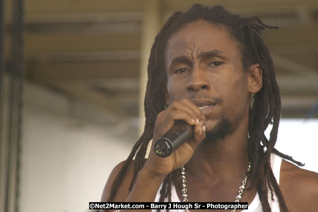 Jah Cure - Cure Fest 2007 - Longing For Concert at Trelawny Multi Purpose Stadium, Trelawny, Jamaica - Sunday, October 14, 2007 - Cure Fest 2007 October 12th-14th, 2007 Presented by Danger Promotions, Iyah Cure Promotions, and Brass Gate Promotions - Alison Young, Publicist - Photographs by Net2Market.com - Barry J. Hough Sr, Photographer - Negril Travel Guide, Negril Jamaica WI - http://www.negriltravelguide.com - info@negriltravelguide.com...!