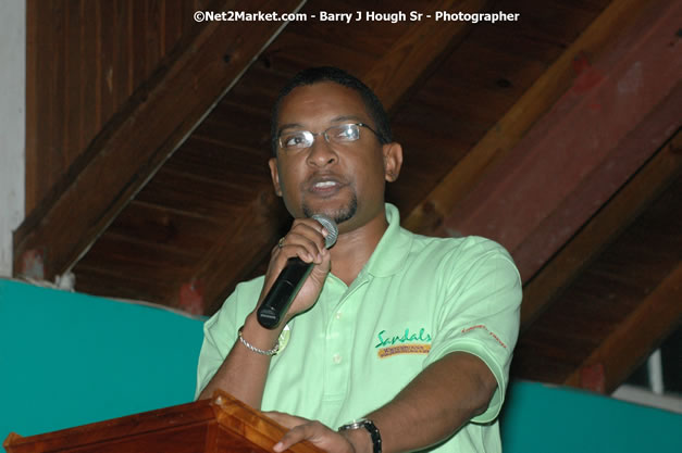 JUTA Tours Negril Chapter Annual Meeting - Clive Gordon Re-Elected as President, May 30, 2007, Negril Hills Golf Course, Sheffield, Westmoreland, Jamaica, W.I.  - Photographs by Net2Market.com - Negril Travel Guide, Negril Jamaica WI - http://www.negriltravelguide.com - info@negriltravelguide.com...!