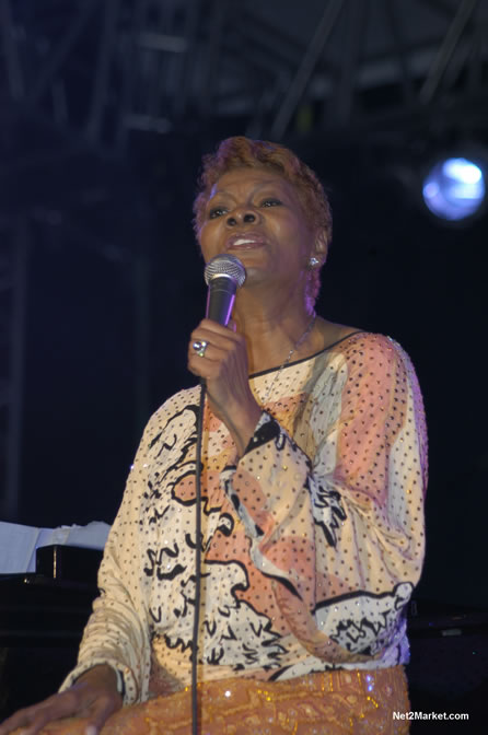 Dionne Warwick - Air Jamaica Jazz & Blues 2005 - The Art Of Music - Cinnamon Hill Golf Course, Rose Hall, Montego Bay - Negril Travel Guide, Negril Jamaica WI - http://www.negriltravelguide.com - info@negriltravelguide.com...!