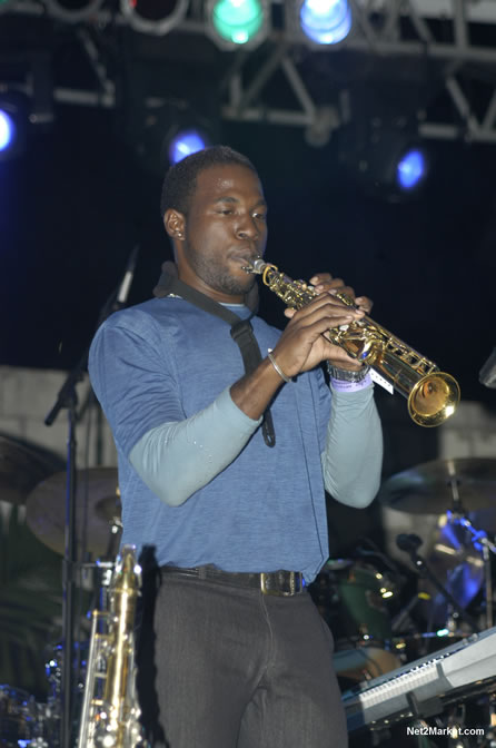 Performances - Air Jamaica Jazz & Blues 2005 - The Art Of Music - Cinnamon Hill Golf Course, Rose Hall, Montego Bay - Negril Travel Guide, Negril Jamaica WI - http://www.negriltravelguide.com - info@negriltravelguide.com...!