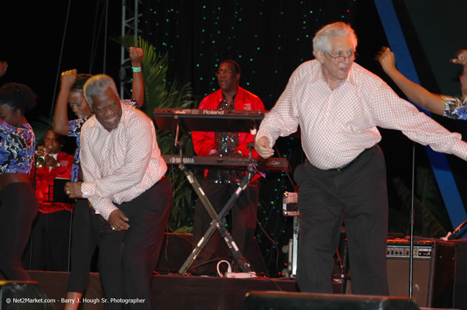 Tribute to Byron Lee and The Dragonaires - 50 Years in the Music Industry - Air Jamaica Jazz & Blues Festival 2006 - The Art of Music - Cinnamon Hill Golf Club - Rosehall Resort & Country Club, Montego Bay, Jamaica W.I. - Thursday, Saturday 28, 2006 - Negril Travel Guide, Negril Jamaica WI - http://www.negriltravelguide.com - info@negriltravelguide.com...!