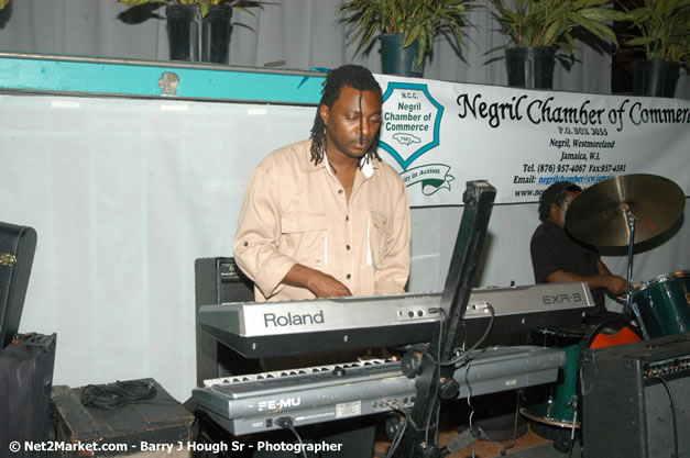 Negril Chamber of Commerce - 24th Anniversary Dinner Photos - Saturday, April 21, 2007 - Negril Hills Country Club, Sheffield, Westmoreland, Jamaica W.I. - Negril Travel Guide, Negril Jamaica WI - http://www.negriltravelguide.com - info@negriltravelguide.com...!