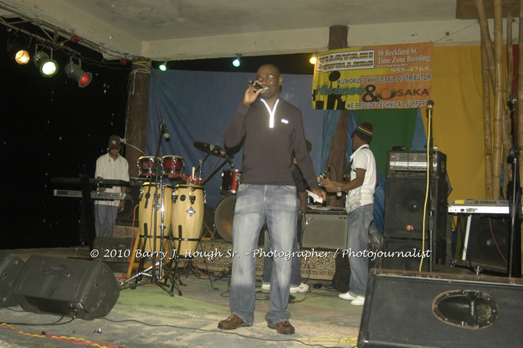 Etana - Live In Concert - One Love Reggae Concert Series 09/10 @ Negril Escape Resort and Spa, December 22, 2009, One Love Drive, West End, Negril, Westmoreland, Jamaica W.I. - Photographs by Net2Market.com - Barry J. Hough Sr, Photographer/Photojournalist - Negril Travel Guide, Negril Jamaica WI - http://www.negriltravelguide.com - info@negriltravelguide.com...!