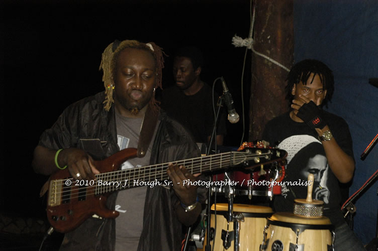 Etana - Live In Concert - One Love Reggae Concert Series 09/10 @ Negril Escape Resort and Spa, December 22, 2009, One Love Drive, West End, Negril, Westmoreland, Jamaica W.I. - Photographs by Net2Market.com - Barry J. Hough Sr, Photographer/Photojournalist - Negril Travel Guide, Negril Jamaica WI - http://www.negriltravelguide.com - info@negriltravelguide.com...!