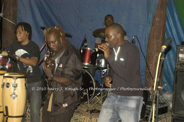 Etana - Live In Concert - One Love Reggae Concert Series 09/10 @ Negril Escape Resort and Spa, December 22, 2009, One Love Drive, West End, Negril, Westmoreland, Jamaica W.I. - Photographs by Net2Market.com - Barry J. Hough Sr, Photographer/Photojournalist - Negril Travel Guide, Negril Jamaica WI - http://www.negriltravelguide.com - info@negriltravelguide.com...!