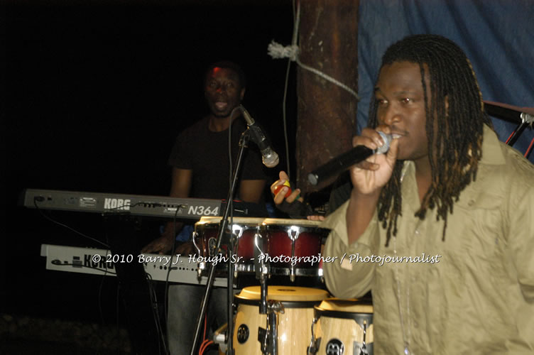 Etana - Live In Concert - One Love Reggae Concert Series 09/10 @ Negril Escape Resort and Spa, December 22, 2009, One Love Drive, West End, Negril, Westmoreland, Jamaica W.I. - Photographs by Net2Market.com - Barry J. Hough Sr, Photographer/Photojournalist - Negril Travel Guide, Negril Jamaica WI - http://www.negriltravelguide.com - info@negriltravelguide.com...!