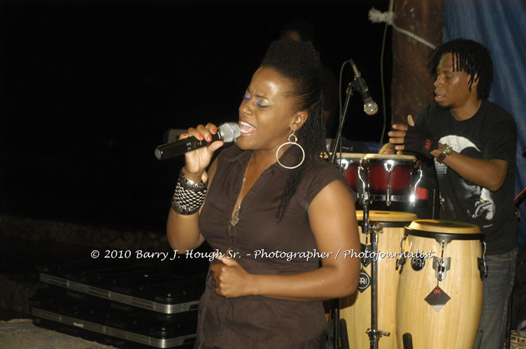 Etana - Live In Concert - One Love Reggae Concert Series 09/10 @ Negril Escape Resort and Spa, December 22, 2009, One Love Drive, West End, Negril, Westmoreland, Jamaica W.I. - Photographs by Net2Market.com - Barry J. Hough Sr, Photographer/Photojournalist - Negril Travel Guide, Negril Jamaica WI - http://www.negriltravelguide.com - info@negriltravelguide.com...!