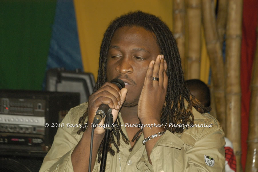 Etana - Live In Concert - One Love Reggae Concert Series 09/10 @ Negril Escape Resort and Spa, December 22, 2009, One Love Drive, West End, Negril, Westmoreland, Jamaica W.I. - Photographs by Net2Market.com - Barry J. Hough Sr, Photographer/Photojournalist - Negril Travel Guide, Negril Jamaica WI - http://www.negriltravelguide.com - info@negriltravelguide.com...!