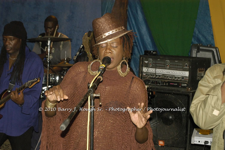 Etana - Live In Concert - One Love Reggae Concert Series 09/10 @ Negril Escape Resort and Spa, December 22, 2009, One Love Drive, West End, Negril, Westmoreland, Jamaica W.I. - Photographs by Net2Market.com - Barry J. Hough Sr, Photographer/Photojournalist - Negril Travel Guide, Negril Jamaica WI - http://www.negriltravelguide.com - info@negriltravelguide.com...!