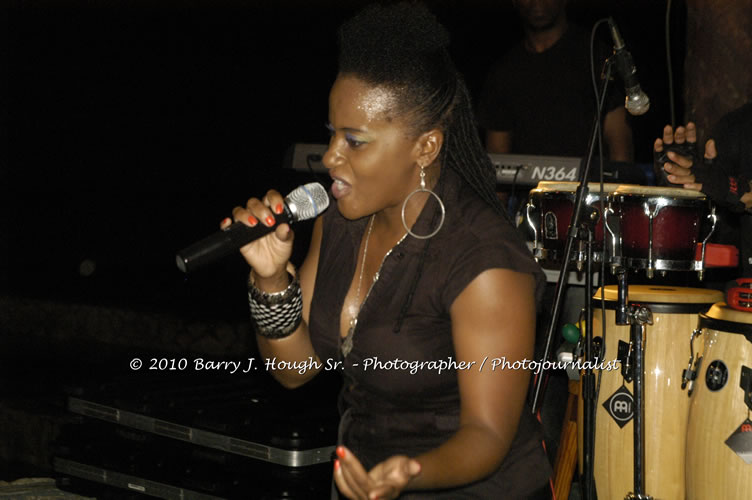 Etana - Live In Concert - One Love Reggae Concert Series 09/10 @ Negril Escape Resort and Spa, December 22, 2009, One Love Drive, West End, Negril, Westmoreland, Jamaica W.I. - Photographs by Net2Market.com - Barry J. Hough Sr, Photographer/Photojournalist - Negril Travel Guide, Negril Jamaica WI - http://www.negriltravelguide.com - info@negriltravelguide.com...!