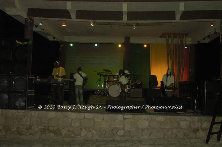 Freddy McGregor - Live In Concert @ Negril Escape Resort and Spa, One Love Drive, West End, Negril, Westmoreland, Jamaica W.I. - Photographs by Net2Market.com - Barry J. Hough Sr, Photographer/Photojournalist - Negril Travel Guide, Negril Jamaica WI - http://www.negriltravelguide.com - info@negriltravelguide.com...!