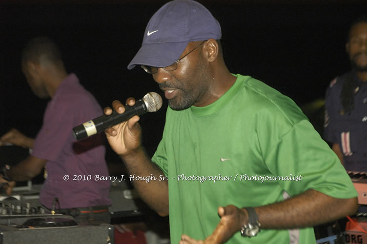 Marcia Griffiths & Edge Michael - Live In Concert - One Love Reggae Concert Series 09/10 @ Negril Escape Resort and Spa, December 29, 2009, One Love Drive, West End, Negril, Westmoreland, Jamaica W.I. - Photographs by Net2Market.com - Barry J. Hough Sr, Photographer/Photojournalist - Negril Travel Guide, Negril Jamaica WI - http://www.negriltravelguide.com - info@negriltravelguide.com...!