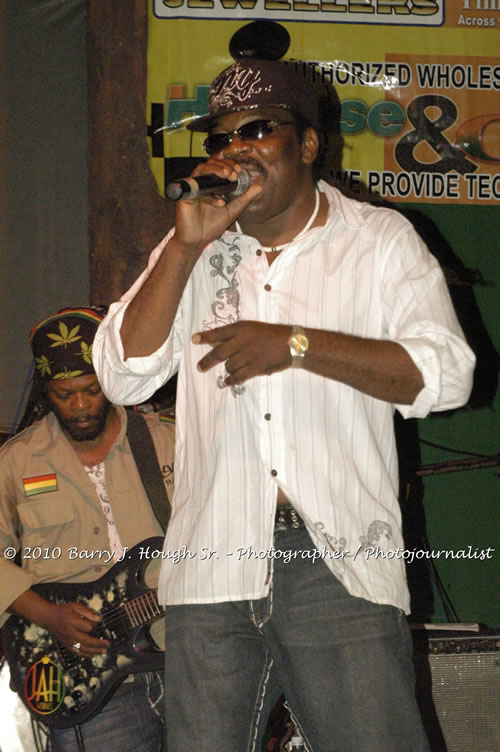 Richie Spice - Live In Concert - One Love Reggae Concert Series 09/10 @ Negril Escape Resort and Spa, January 19, 2010, One Love Drive, West End, Negril, Westmoreland, Jamaica W.I. - Photographs by Net2Market.com - Barry J. Hough Sr, Photographer/Photojournalist - Negril Travel Guide, Negril Jamaica WI - http://www.negriltravelguide.com - info@negriltravelguide.com...!