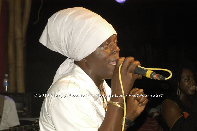 Richie Spice - Live In Concert - One Love Reggae Concert Series 09/10 @ Negril Escape Resort and Spa, January 19, 2010, One Love Drive, West End, Negril, Westmoreland, Jamaica W.I. - Photographs by Net2Market.com - Barry J. Hough Sr, Photographer/Photojournalist - Negril Travel Guide, Negril Jamaica WI - http://www.negriltravelguide.com - info@negriltravelguide.com...!