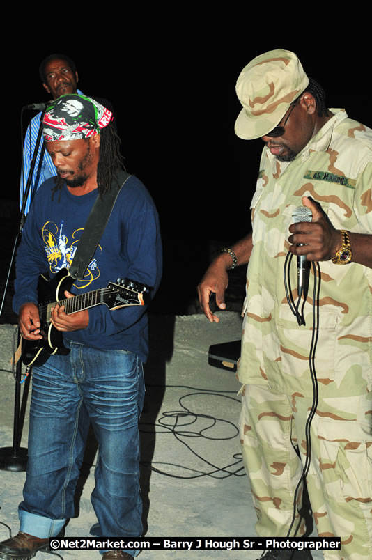 Beenie Man - Live in Concert, plus Hiyah Grade Band @ The Sunset Show @ Negril Escape Resort and Spa, Tuesday, February 3, 2009 - Live Reggae Music at Negril Escape - Tuesday Nights 6:00PM to 10:00 PM - One Love Drive, West End, Negril, Westmoreland, Jamaica W.I. - Photographs by Net2Market.com - Barry J. Hough Sr, Photographer/Photojournalist - The Negril Travel Guide - Negril's and Jamaica's Number One Concert Photography Web Site with over 40,000 Jamaican Concert photographs Published -  Negril Travel Guide, Negril Jamaica WI - http://www.negriltravelguide.com - info@negriltravelguide.com...!