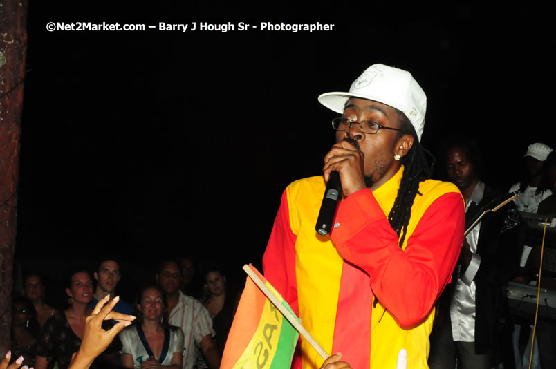 Beenie Man - Live in Concert, plus Hiyah Grade Band @ The Sunset Show @ Negril Escape Resort and Spa, Tuesday, February 3, 2009 - Live Reggae Music at Negril Escape - Tuesday Nights 6:00PM to 10:00 PM - One Love Drive, West End, Negril, Westmoreland, Jamaica W.I. - Photographs by Net2Market.com - Barry J. Hough Sr, Photographer/Photojournalist - The Negril Travel Guide - Negril's and Jamaica's Number One Concert Photography Web Site with over 40,000 Jamaican Concert photographs Published -  Negril Travel Guide, Negril Jamaica WI - http://www.negriltravelguide.com - info@negriltravelguide.com...!