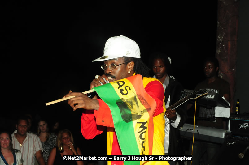 Beenie Man - Live in Concert, plus Hiyah Grade Band @ The Sunset Show @ Negril Escape Resort and Spa, Tuesday, February 3, 2009 - Live Reggae Music at Negril Escape - Tuesday Nights 6:00PM to 10:00 PM - One Love Drive, West End, Negril, Westmoreland, Jamaica W.I. - Photographs by Net2Market.com - Barry J. Hough Sr, Photographer/Photojournalist - The Negril Travel Guide - Negril's and Jamaica's Number One Concert Photography Web Site with over 40,000 Jamaican Concert photographs Published -  Negril Travel Guide, Negril Jamaica WI - http://www.negriltravelguide.com - info@negriltravelguide.com...!