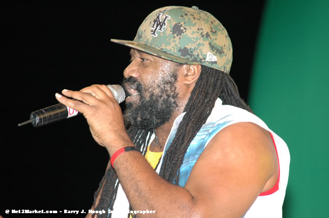 Tony Rebel - Tru Juice Rebel Salute 2006 - Reggae's Premiere Roots Festival - Pre-Show Venue Photos -Port Kaiser Sports Club, Saturday, January 14, 2006 - Negril Travel Guide, Negril Jamaica WI - http://www.negriltravelguide.com - info@negriltravelguide.com...!