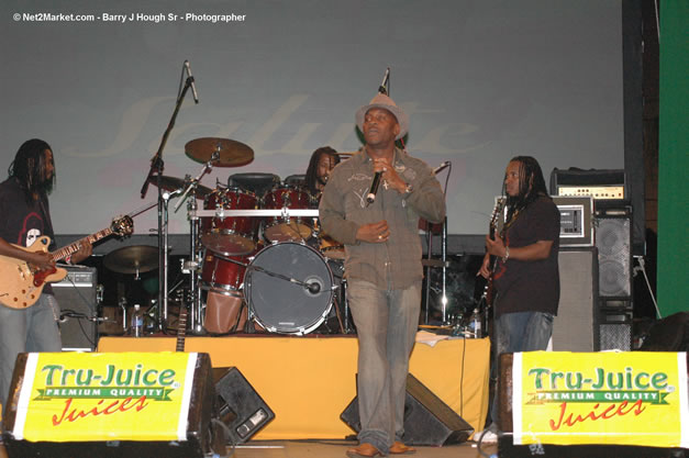 George Nooks @ Tru-Juice Rebel Salute 2007 - Saturday, January 13, 2007, Port Kaiser Sports Club, St. Elizabeth - Negril Travel Guide, Negril Jamaica WI - http://www.negriltravelguide.com - info@negriltravelguide.com...!