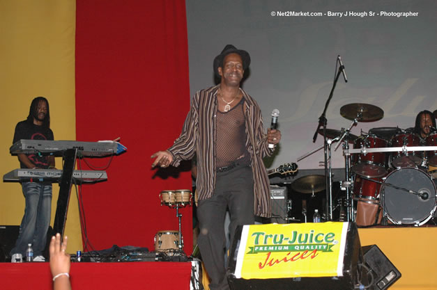 Gregory Isaacs @ Tru-Juice Rebel Salute 2007 - Saturday, January 13, 2007, Port Kaiser Sports Club, St. Elizabeth - Negril Travel Guide, Negril Jamaica WI - http://www.negriltravelguide.com - info@negriltravelguide.com...!