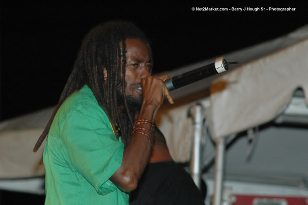 I Wayne @ Tru-Juice Rebel Salute 2007 - Saturday, January 13, 2007, Port Kaiser Sports Club, St. Elizabeth - Negril Travel Guide, Negril Jamaica WI - http://www.negriltravelguide.com - info@negriltravelguide.com...!