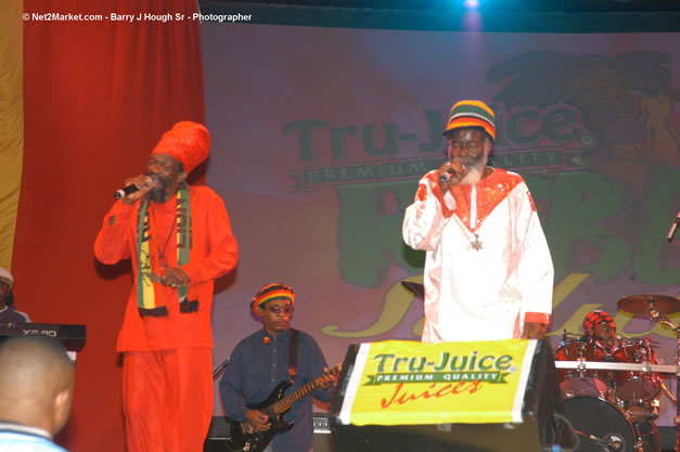 The Abyssinians @ Tru-Juice Rebel Salute 2007 - Saturday, January 13, 2007, Port Kaiser Sports Club, St. Elizabeth - Negril Travel Guide, Negril Jamaica WI - http://www.negriltravelguide.com - info@negriltravelguide.com...!