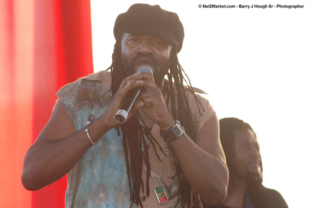 Tony Rebel Closing Tru-Juice Rebel Salute 2007 - Saturday, January 13, 2007, Port Kaiser Sports Club, St. Elizabeth - Negril Travel Guide, Negril Jamaica WI - http://www.negriltravelguide.com - info@negriltravelguide.com...!