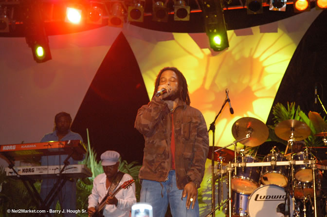 Damian "Junior Gong" Marley & Stephen Marley - Red Stripe Reggae Sumfest 2005 - International Night #2 - July 23th, 2005 - Negril Travel Guide, Negril Jamaica WI - http://www.negriltravelguide.com - info@negriltravelguide.com...!