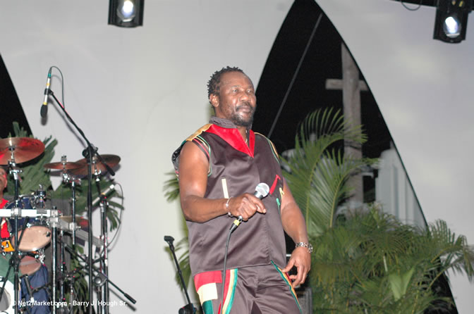 Toots and The Maytails - Red Stripe Reggae Sumfest 2005 - International Night #2 - July 23th, 2005 - Negril Travel Guide, Negril Jamaica WI - http://www.negriltravelguide.com - info@negriltravelguide.com...!