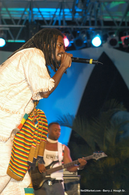 IWayne - Red Stripe Reggae Sumfest 2005 - Dancehall Night - July 21th, 2005 - Negril Travel Guide, Negril Jamaica WI - http://www.negriltravelguide.com - info@negriltravelguide.com...!